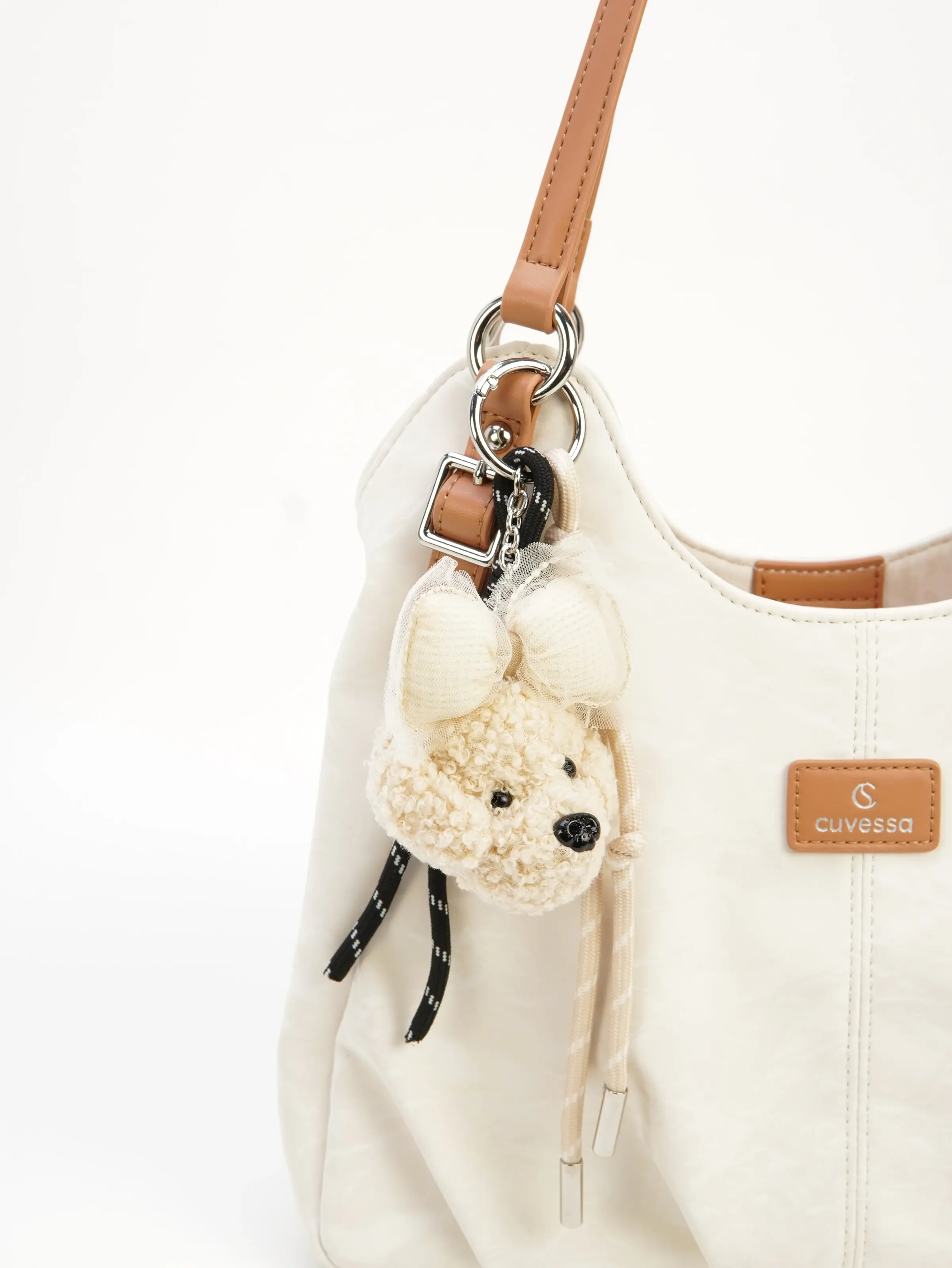 Close view of Elia hanging accent and side ring attachment