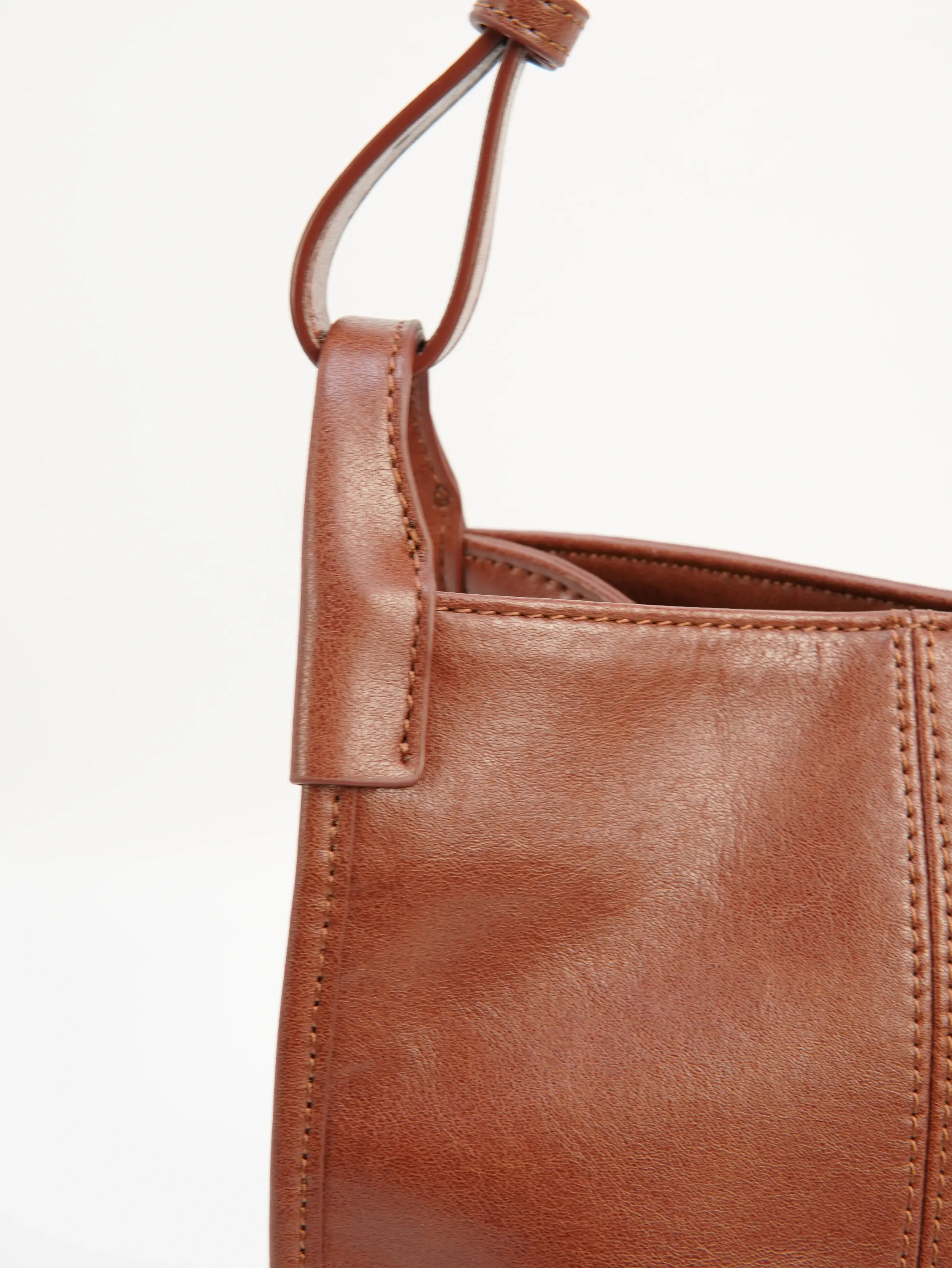 Close view of Mara side strap attachment and top opening