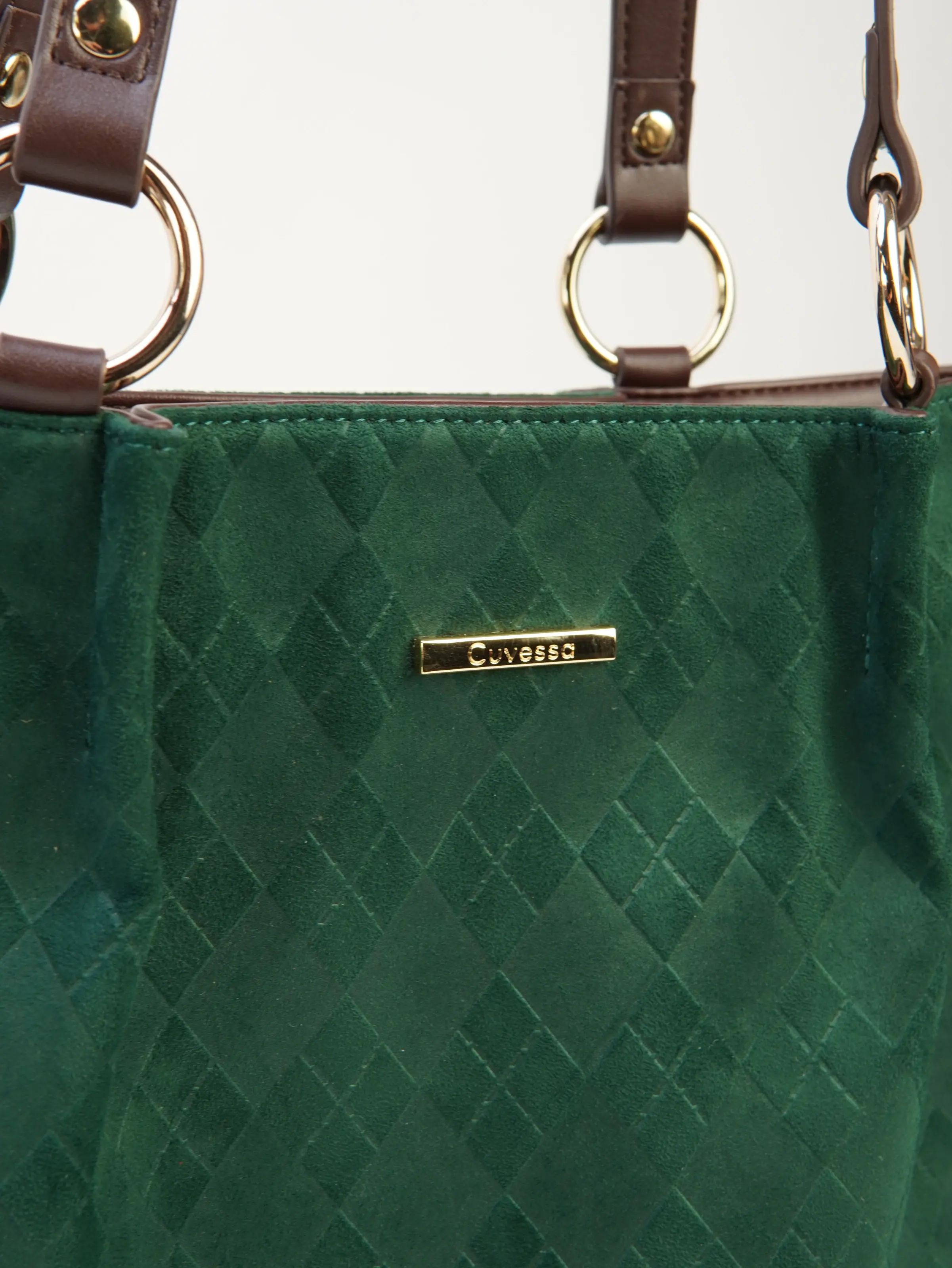Close view of Vera diamond-pattern surface and front plaque