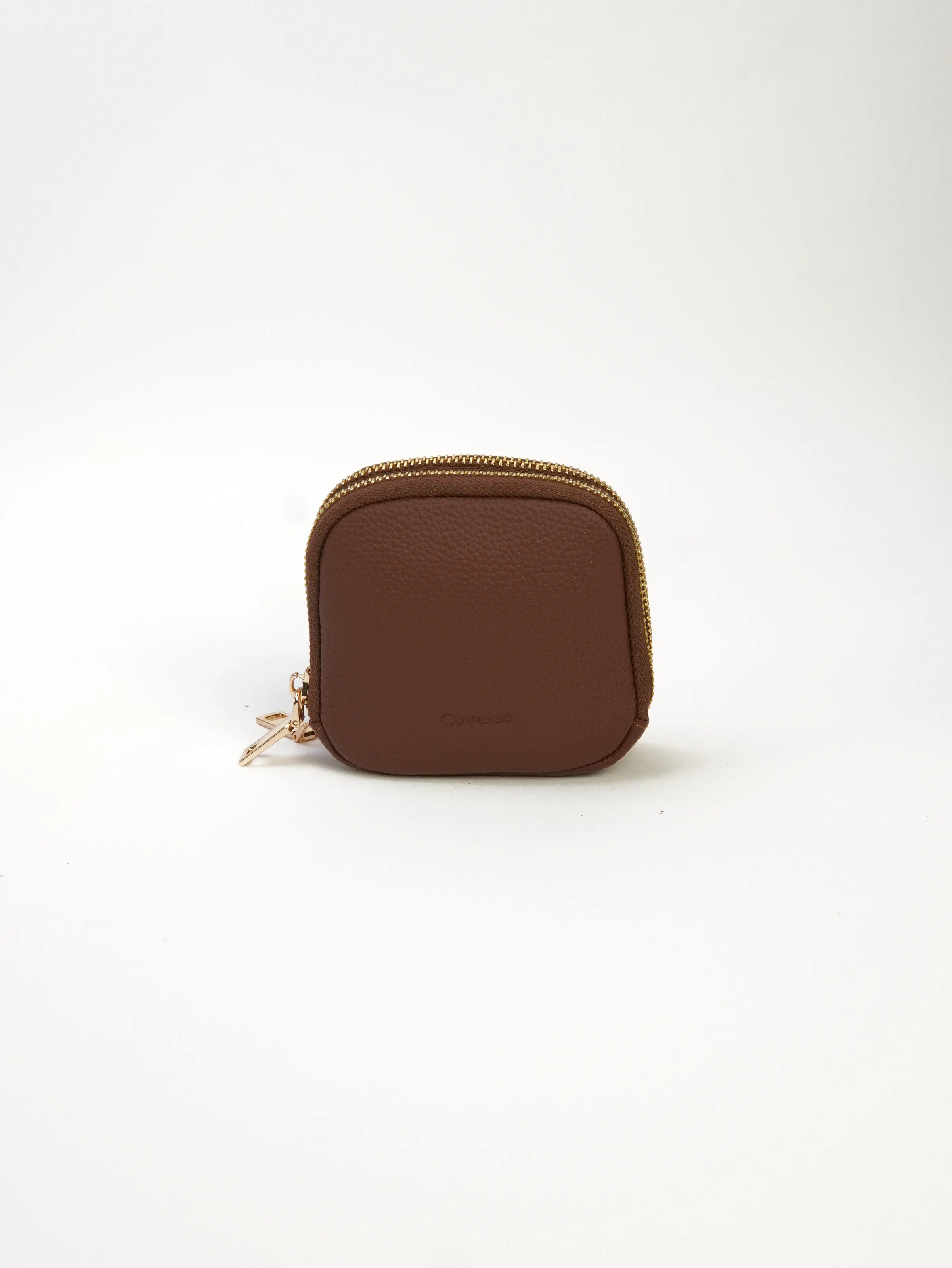 Front view of Nia cocoa jewelry case with a small embossed Cuvessa mark